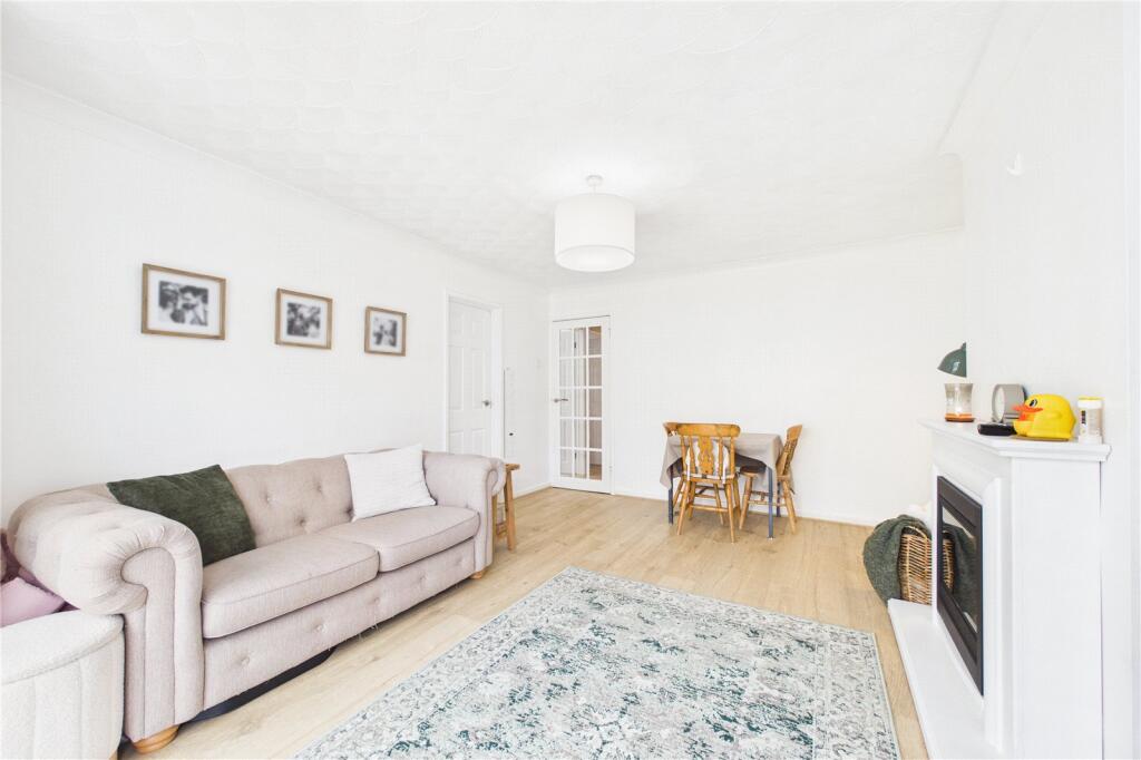 Buckland Avenue, Basingstoke, Hampshire, RG22 photo 4