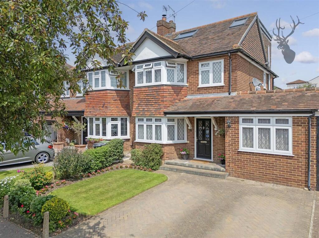 3-bed house on Elizabeth Drive, Theydon Bois, CM16, £975,000