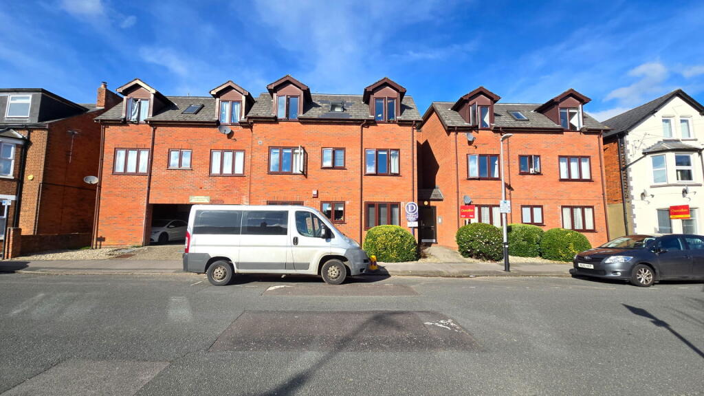 Main image of property: Lincoln Court, Newbury, RG14 5NZ