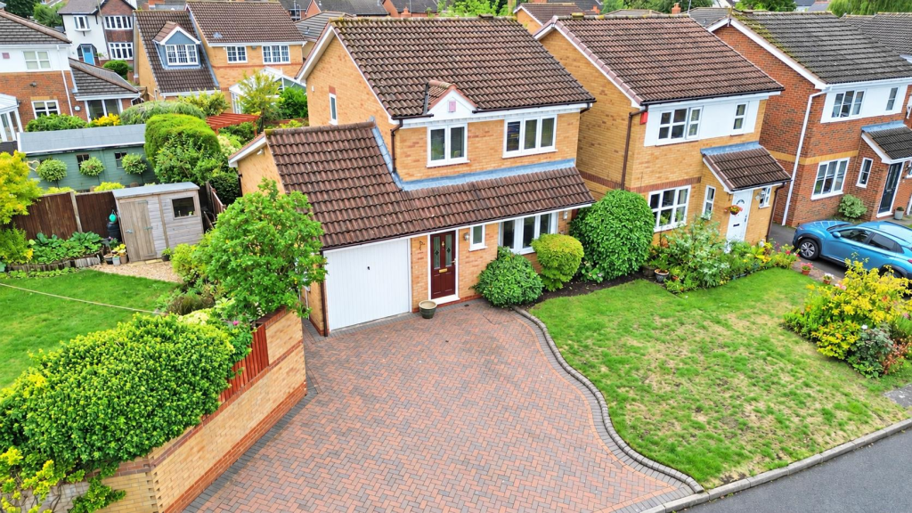 3-bed detached on Hemmings Close, Stourbridge, £375,000