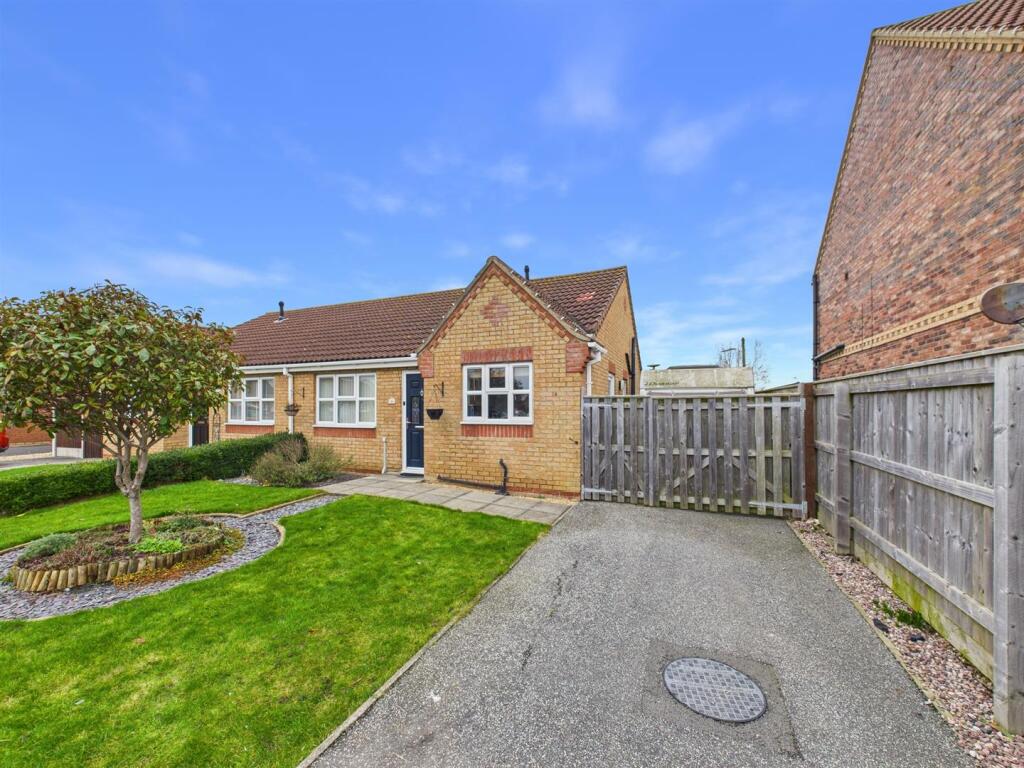 2-bed bungalow on Faldos Way, Mablethorpe, £189,950
