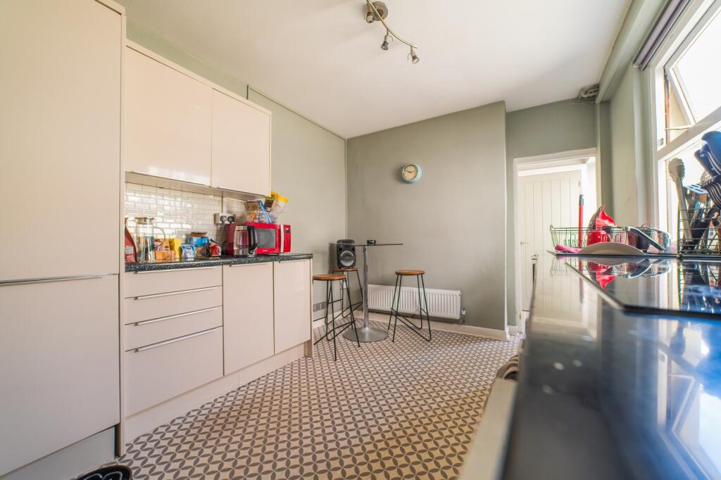 Apartment in Cardiff, Adamsdown - View 2