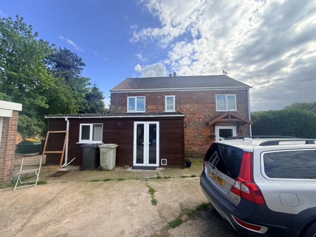 Main image of property: Holly Cottage, Fen Road, Stickford, Boston, Lincolnshire, PE22 8EX
