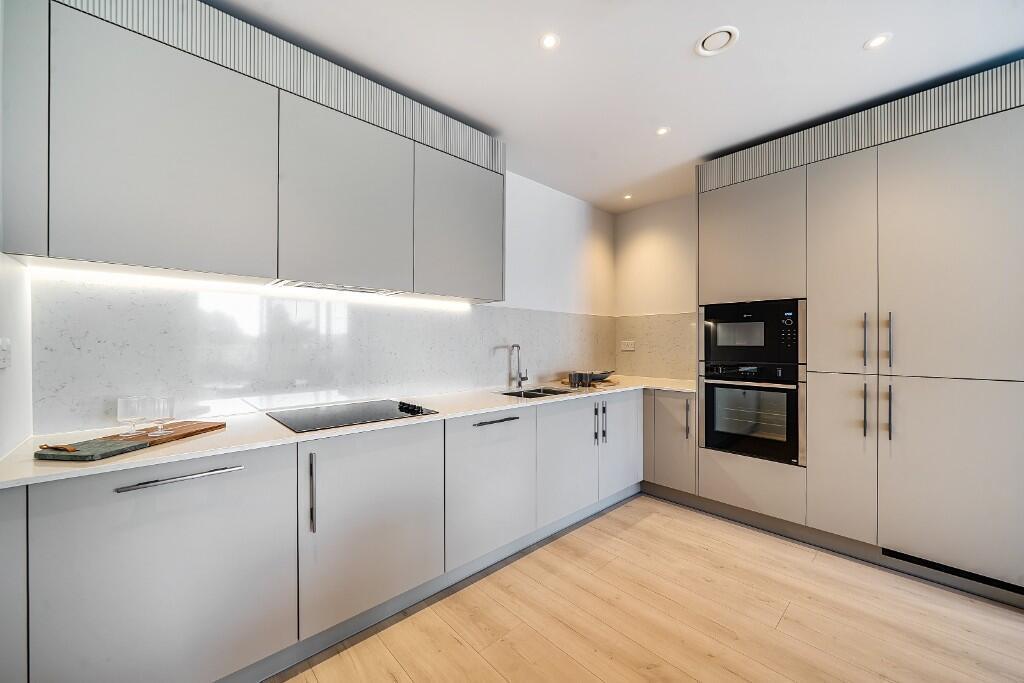 Apartment in Elmbridge, Cobham - View 5