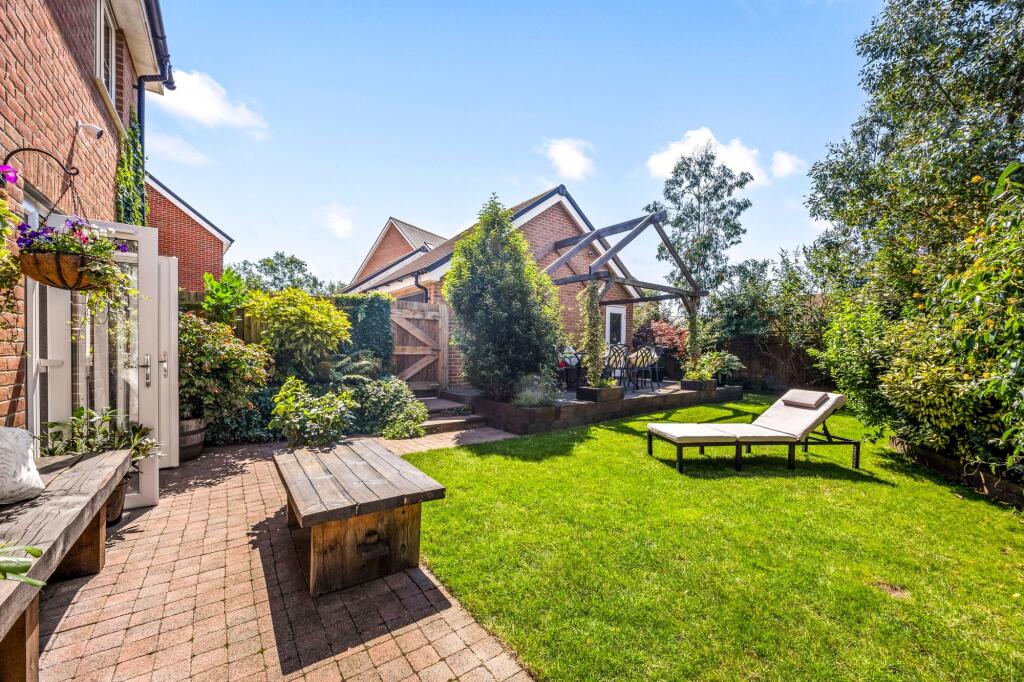 Alder Way, Faygate, RH12 - View 4