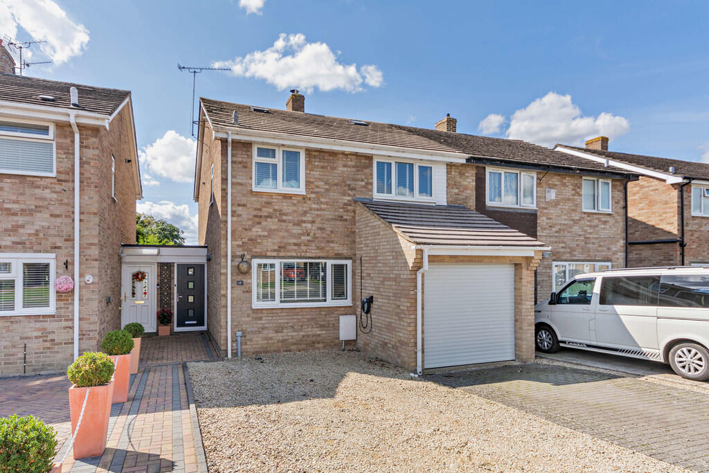 Ox44 3 bedroom semi-detached house for sale in Fairfax Road, Chalgrove ...