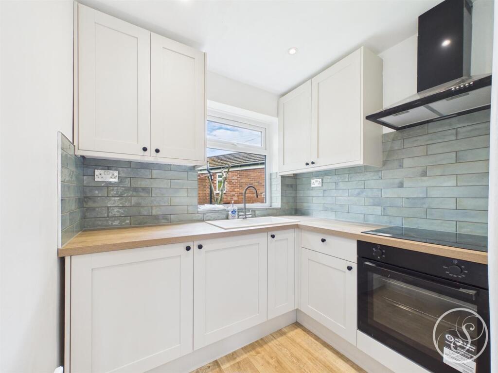 Apartment in Leeds, Park Villas, Roundhay - View 5