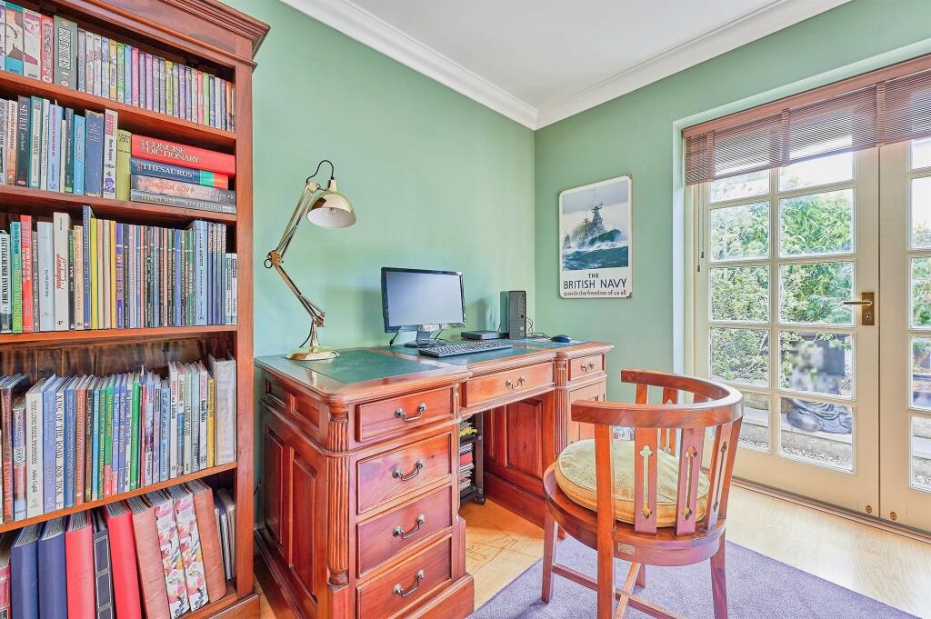 House in Uttlesford, Saffron Walden - More