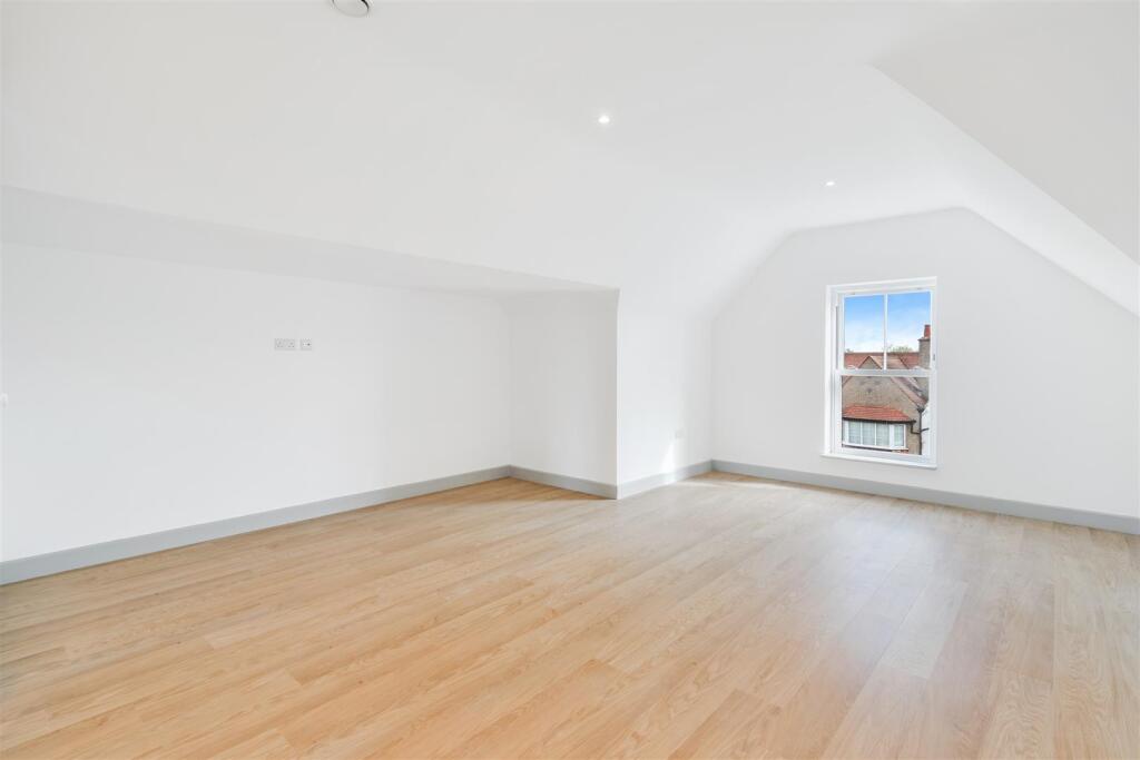 Apartment in Sutton - View 4