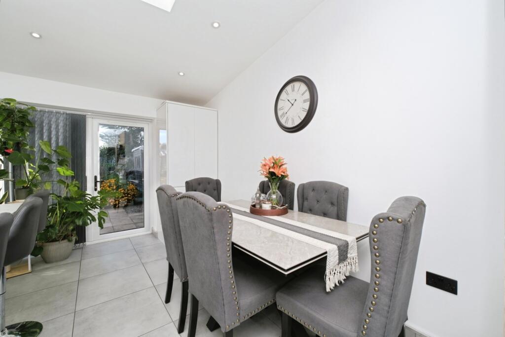 House in Nottingham, Chilwell - View 5