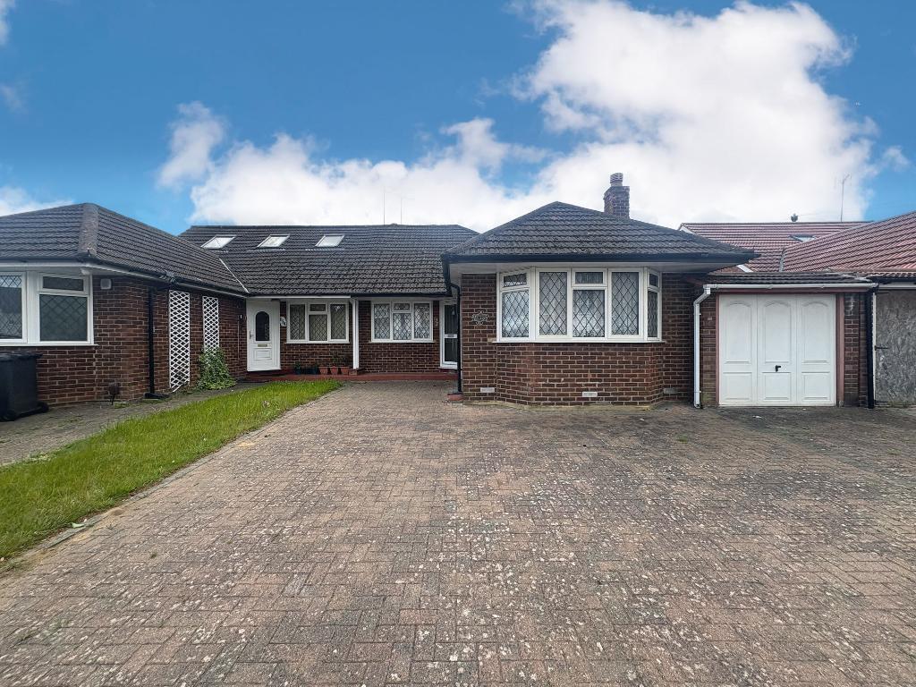Main image of property: Austin Road, Luton, Bedfordshire, LU3 1UB