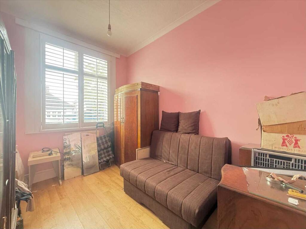 House in Southend-on-Sea - View 4