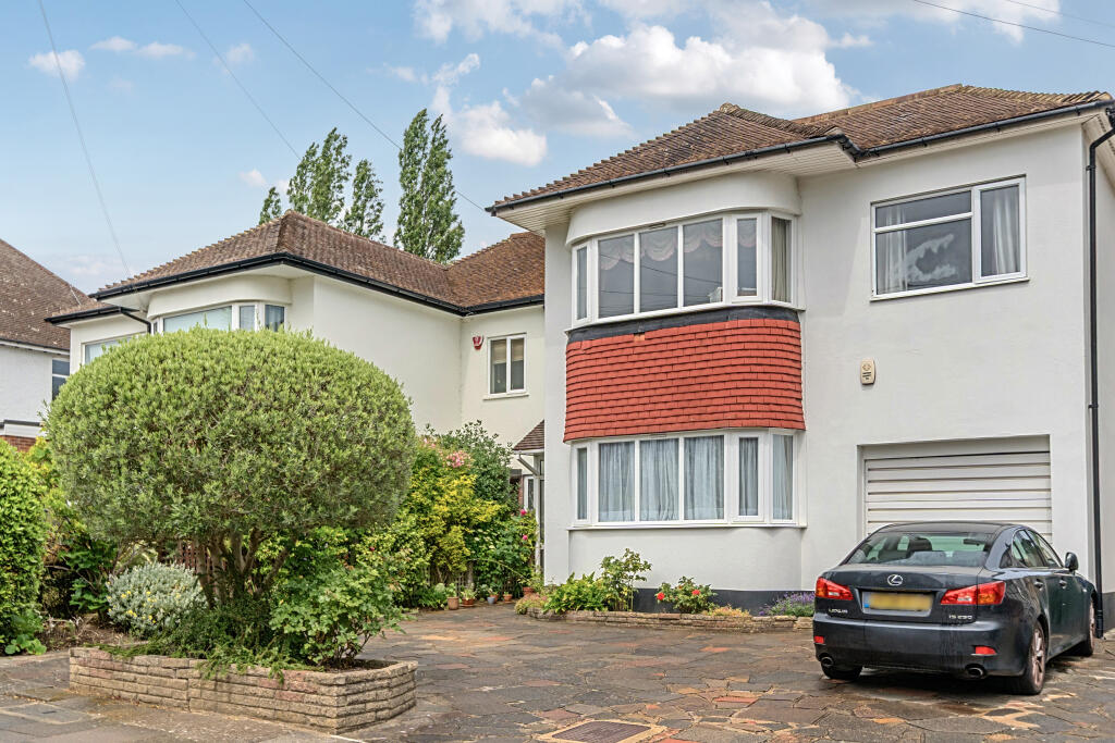 Main image of property: Hill Crescent, Totteridge, N20