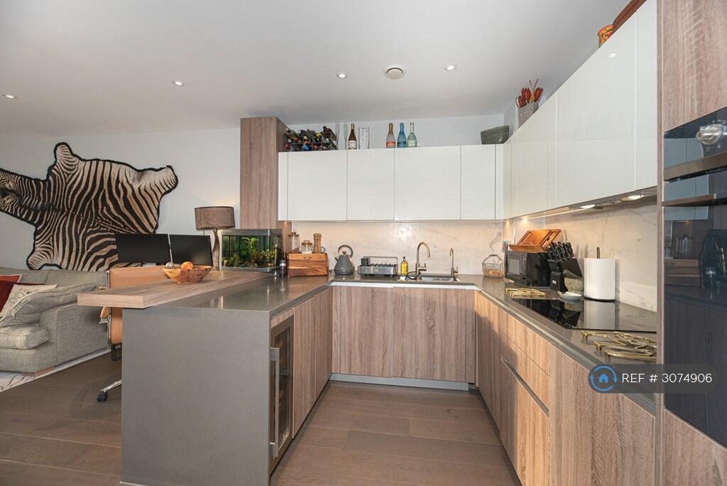 Apartment in Kingston upon Thames - View 4