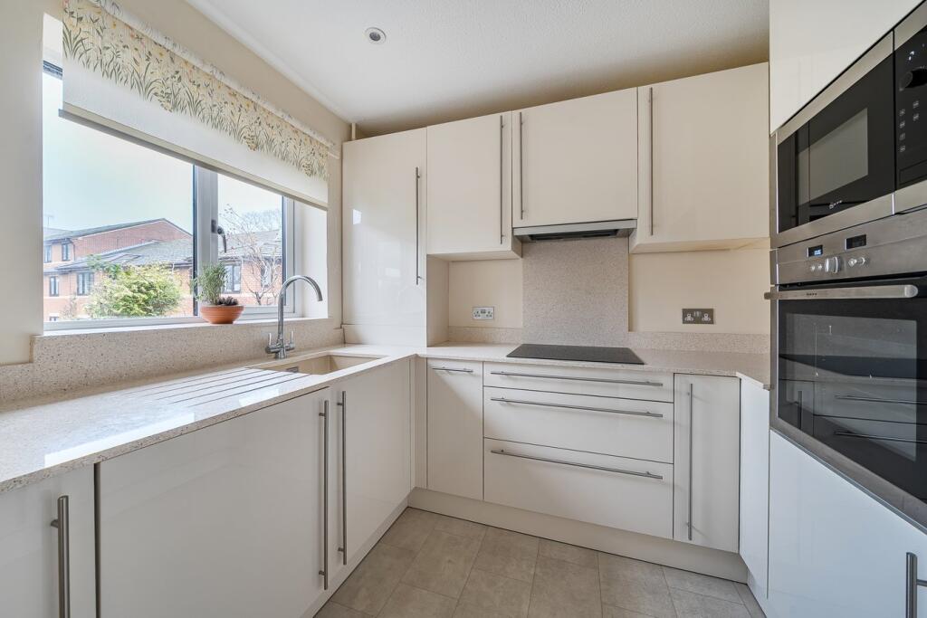 2-bed house on Kennet Court, Wokingham, RG41, £300,000