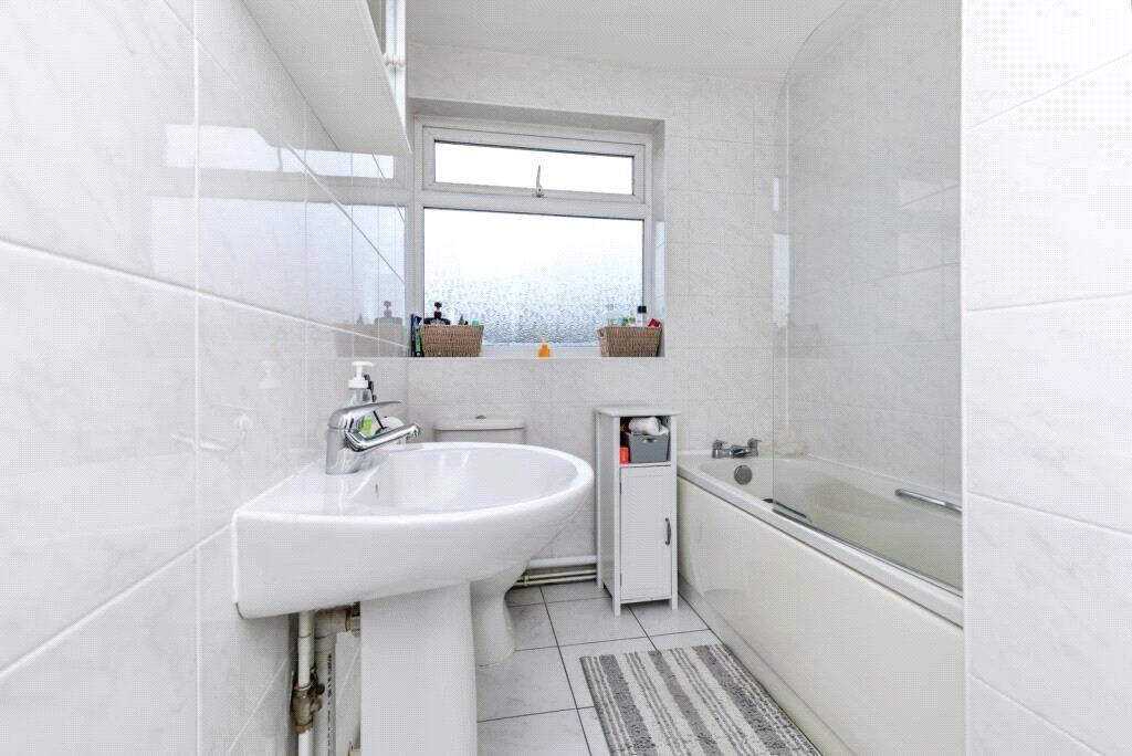 Apartment in Rochester, Kent - View 3