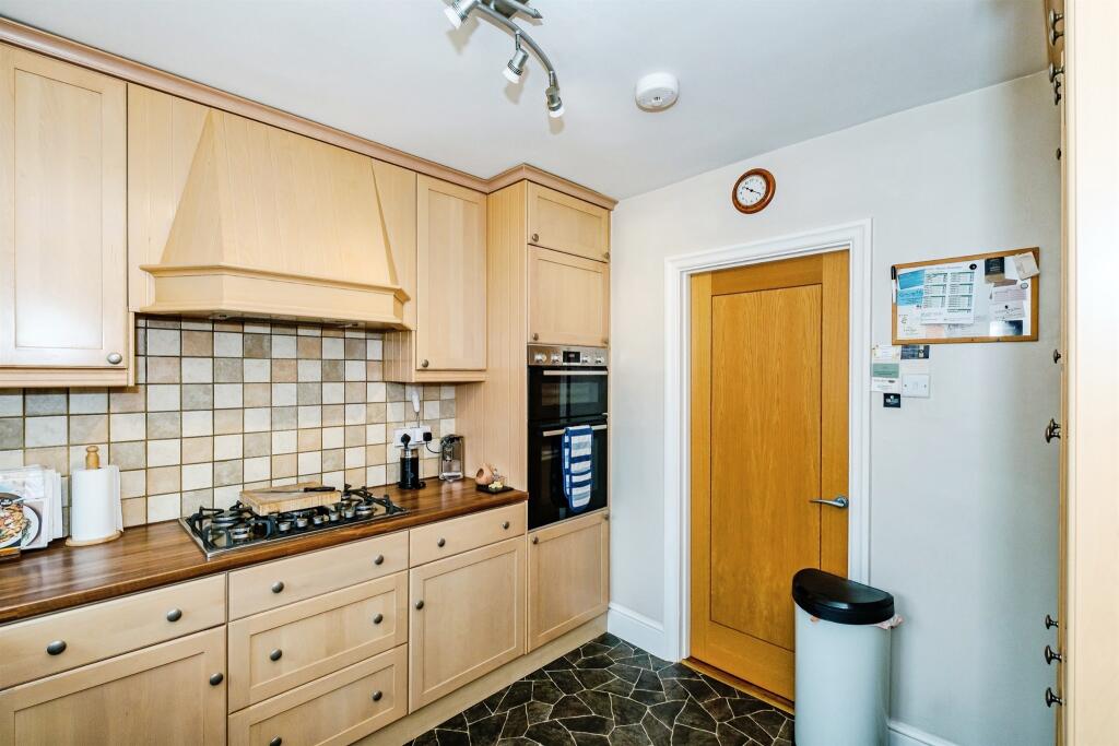 Hurston Close, Worthing photo 4