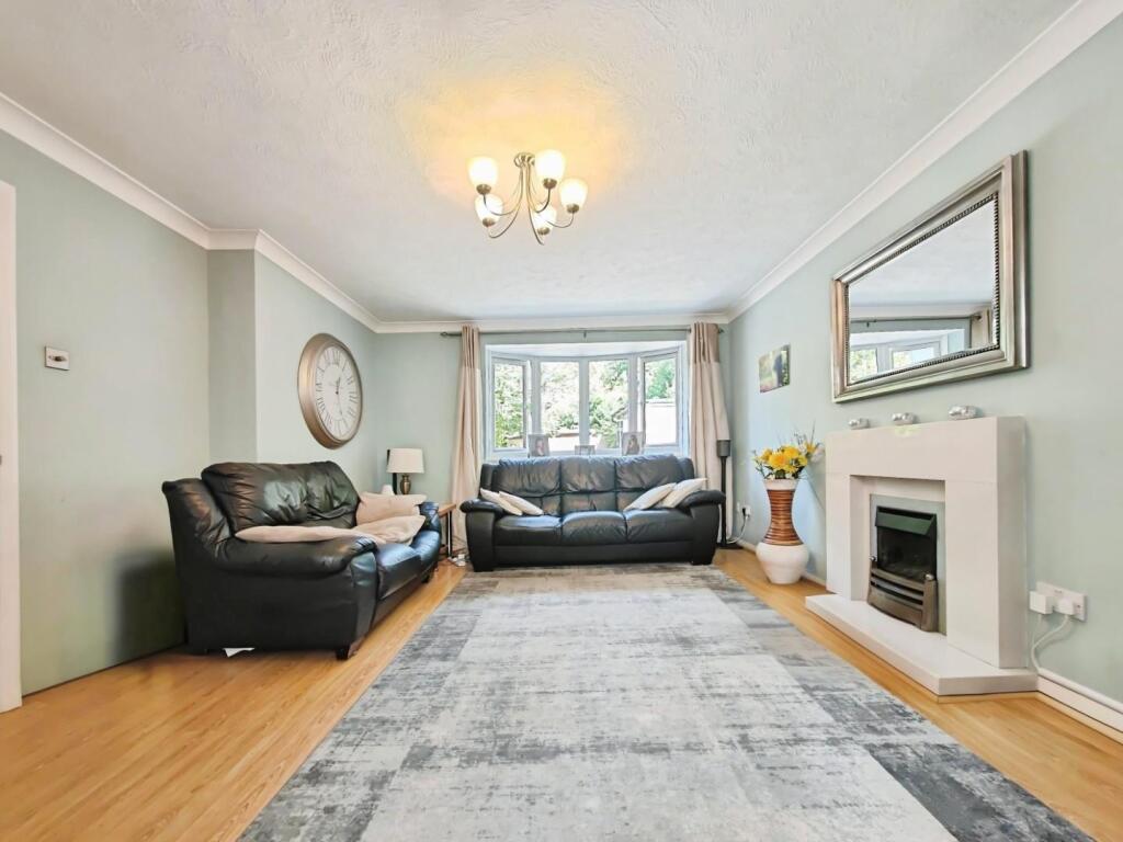 House in Wokingham, Emmbrook - View 4