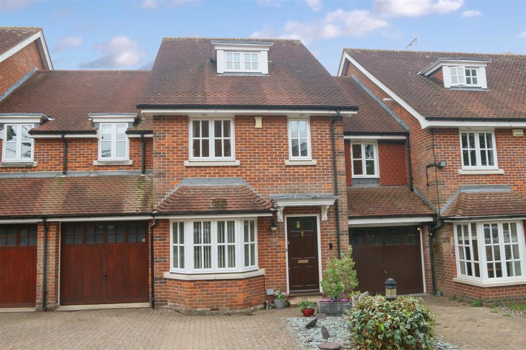 Main image of property: The Lawns, Shenley
