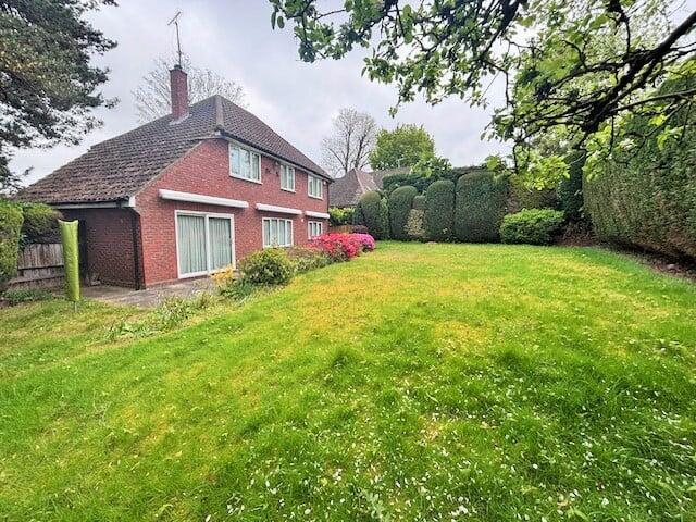 Pinecroft, Hutton, Brentwood, CM13 photo 4
