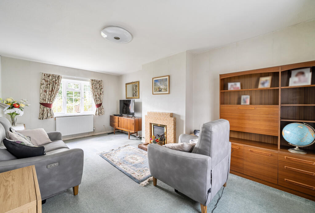 Redgrove Road, Cheltenham, GL51 photo 2