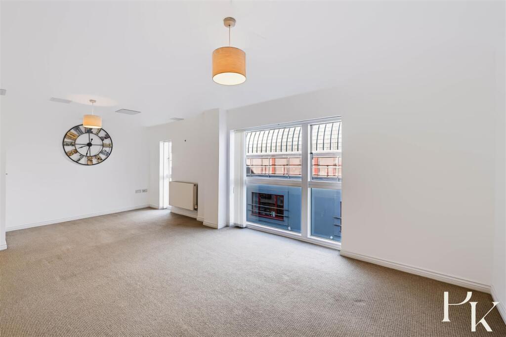 2-bed flat on Regent Street, Brighton, £300,000