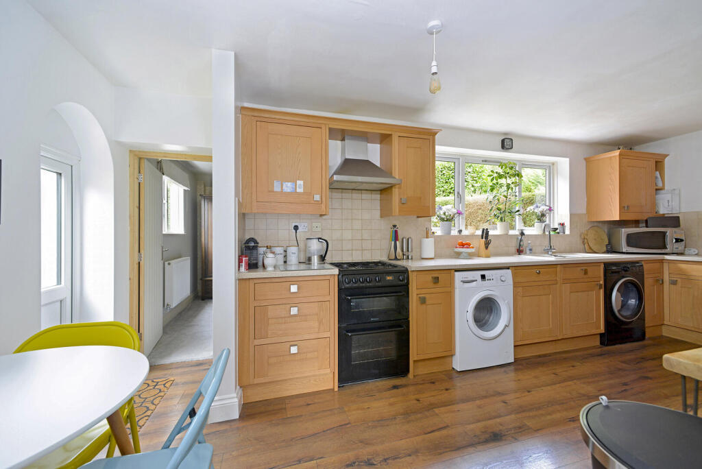 House in Waverley, High Lane Estate, Haslemere - More