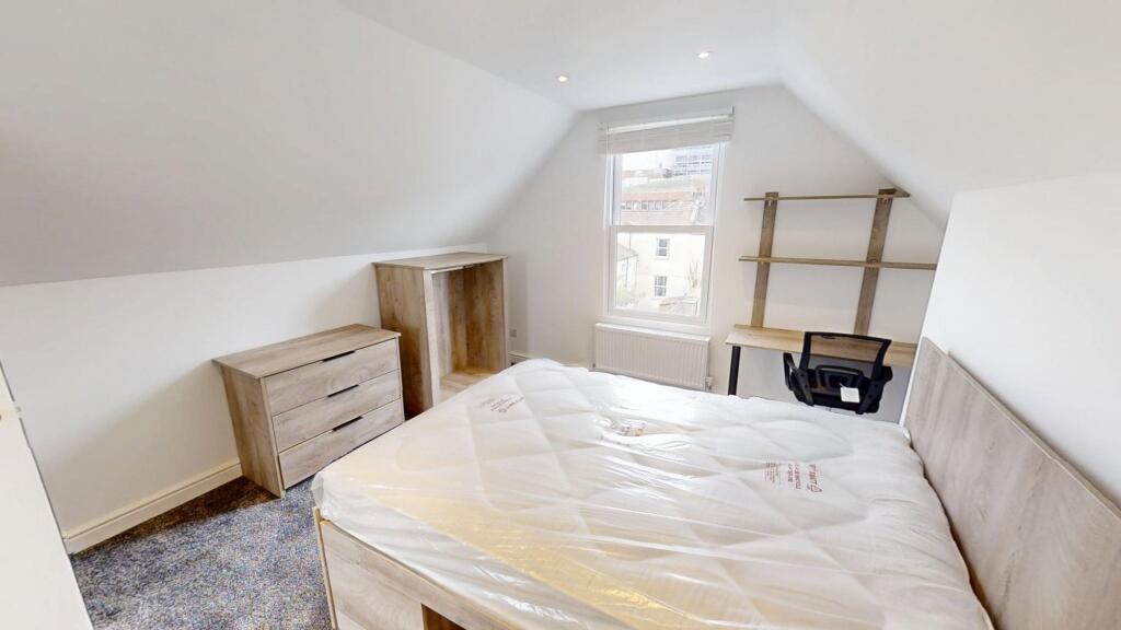 5 bedroom terraced house for rent
