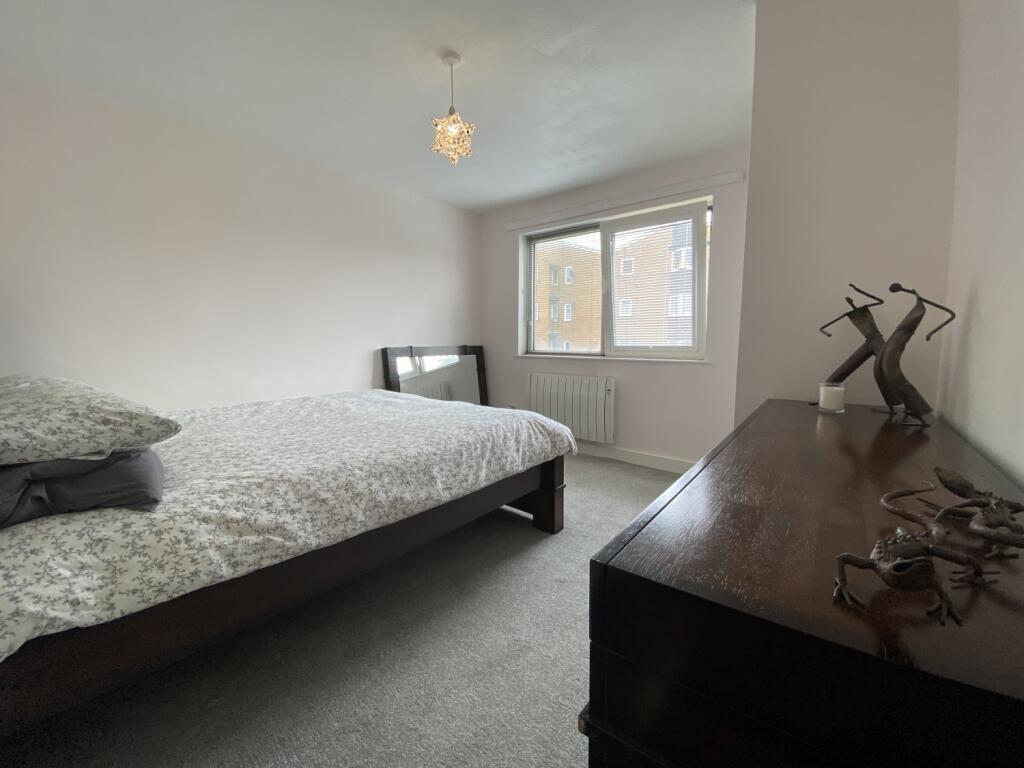 Apartment in Cardiff, Llanedeyrn - More