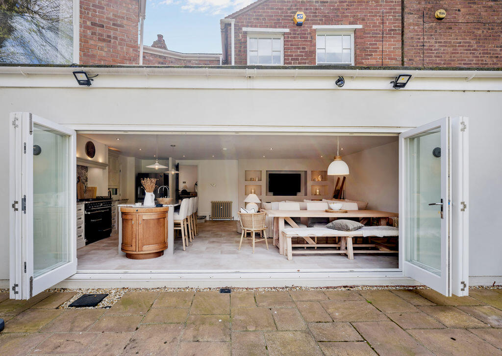 House in Wolverhampton, Aldersley, Stockwell End - View 5