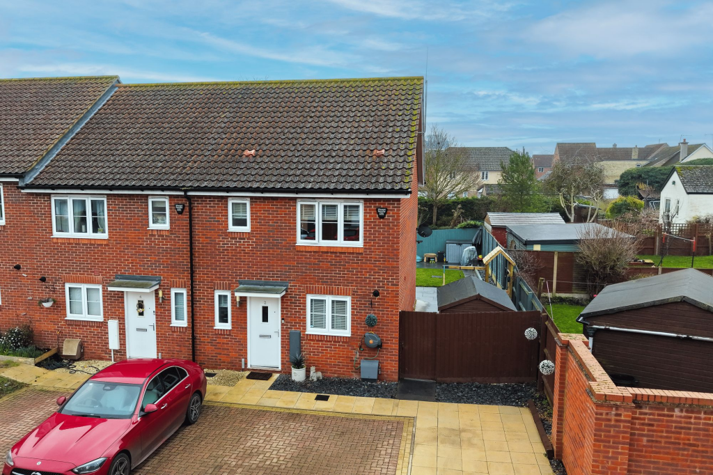 3-bed terraced on Valerian Gardens, Soham, CB7, £300,000