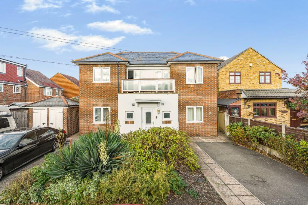 1-bed flat on Staveley Road, Ashford, £225,000