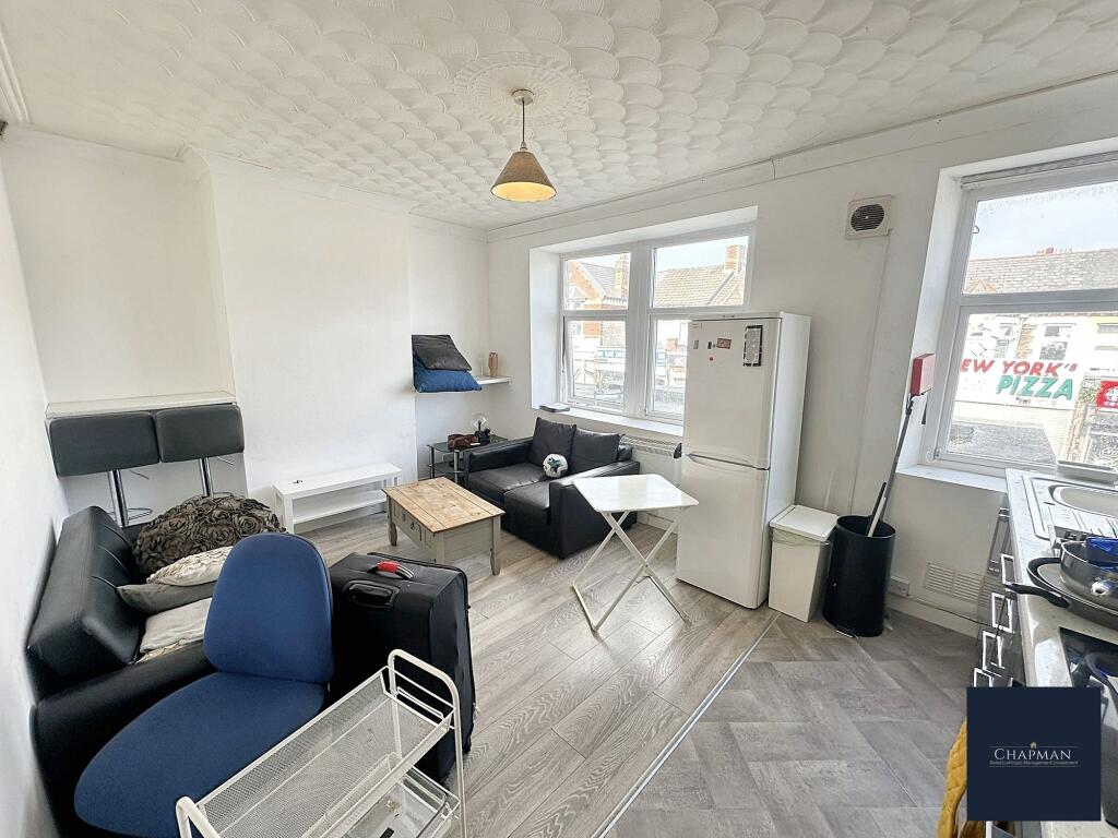 Apartment in Cardiff, Cathays - View 4