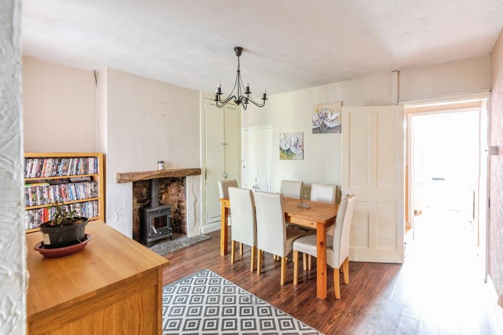 House in Rushden, North Northamptonshire - More