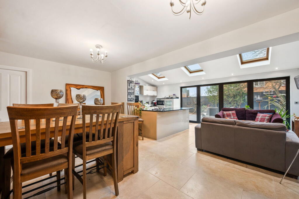 House in Chorley, Heath Charnock - View 2