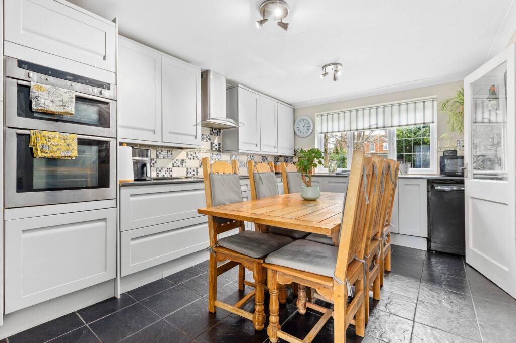 Walkern Road, Stevenage, Hertfordshire, SG1 - View 3