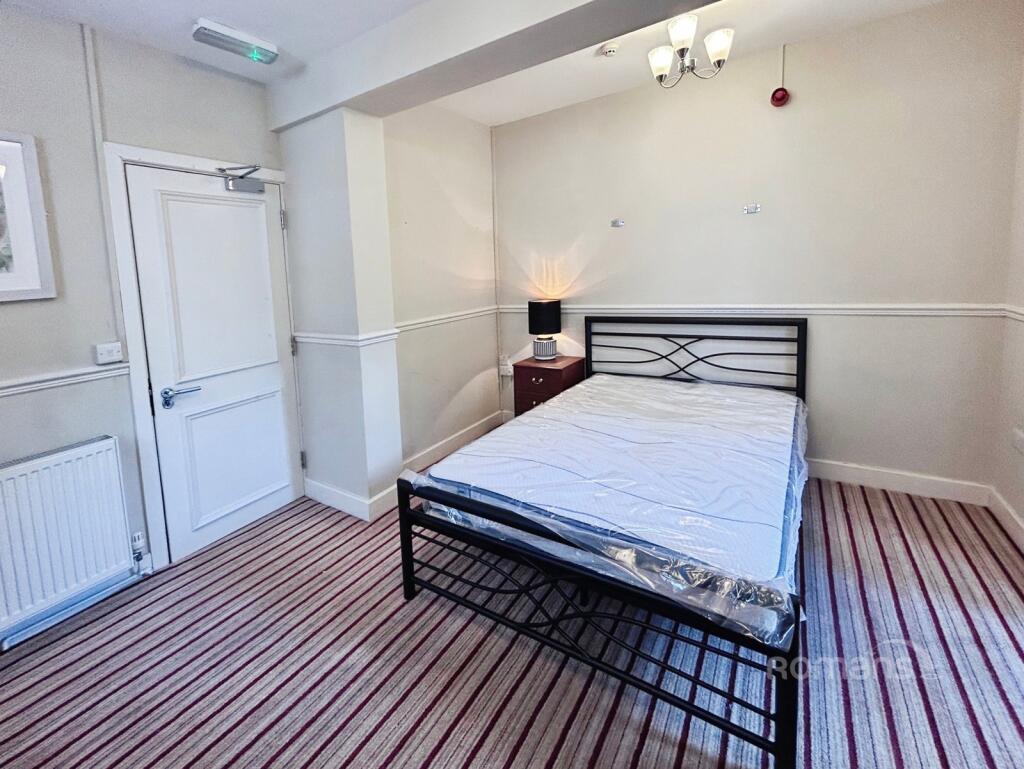 House in Reading, Kentwood - More