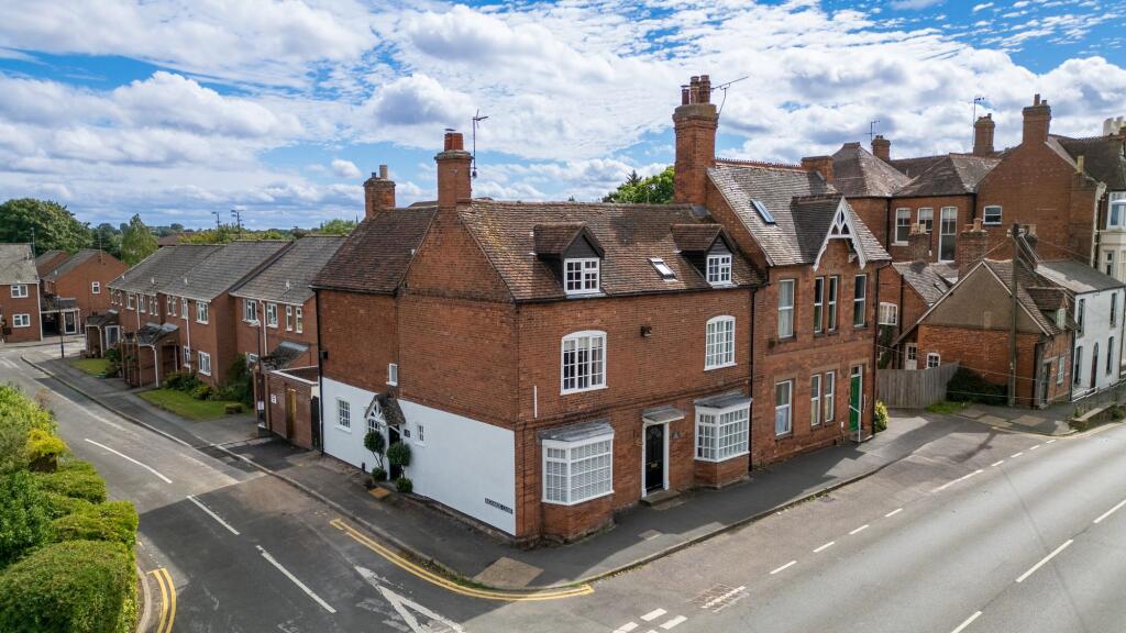 Main image of property: 1a Richards Close, Kenilworth CV8 2QN