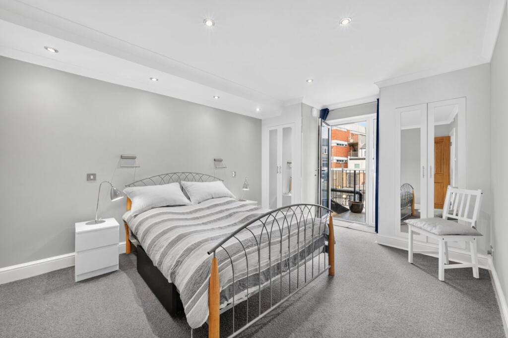 Apartment in London - View 5