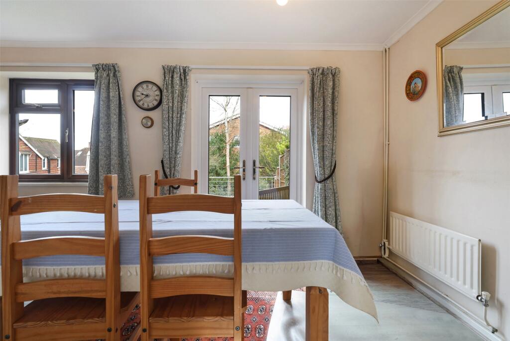 Greville Court, Great Bookham, Leatherhead, Surrey, KT23 photo 3