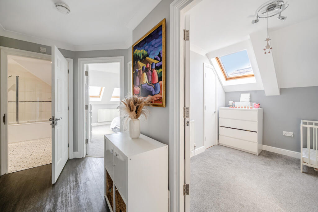 Apartment in Kingston upon Thames - View 5