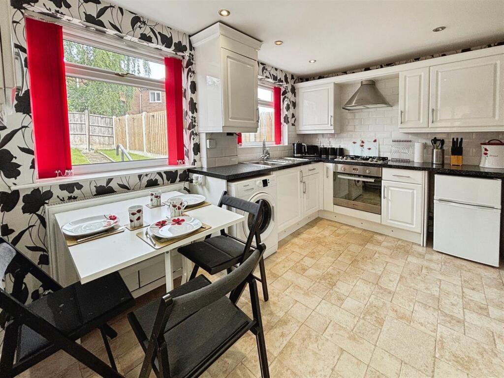 House in Bradford, Woodside, Low Moor - View 5