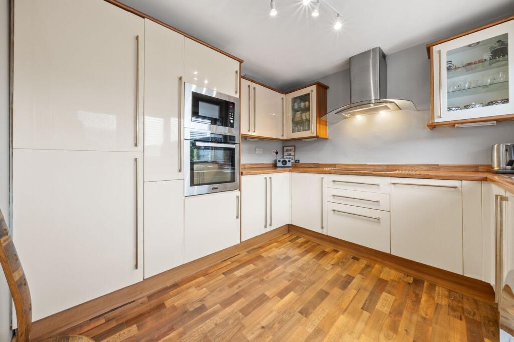 House in Falkirk, Stirling - More