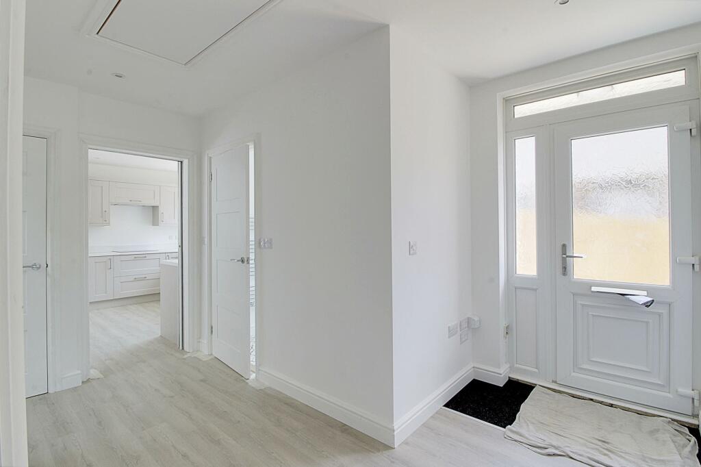 St. Andrews Road, Northborough, PE6 photo 3