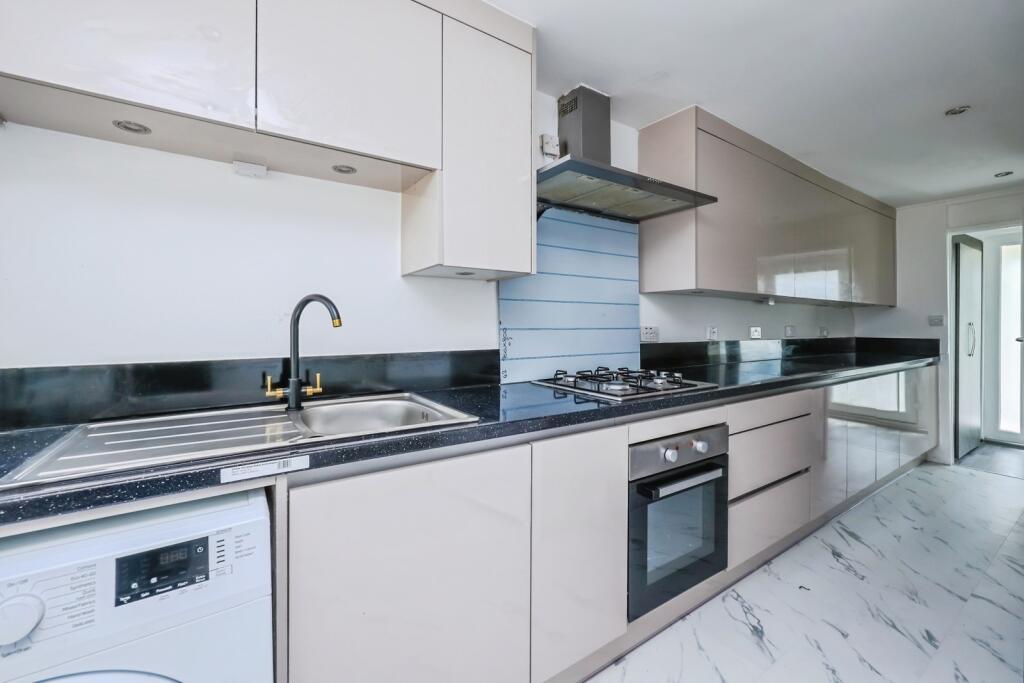 Midhurst Way, Clifton, Nottingham, NG11 - View 3