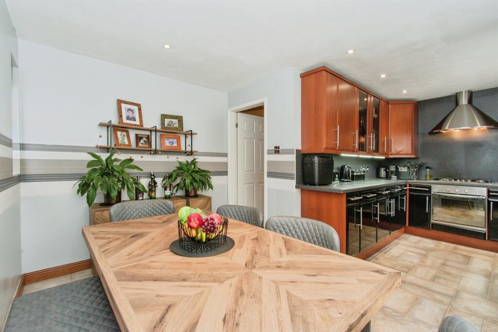 House in Wakefield, West Yorkshire - View 4