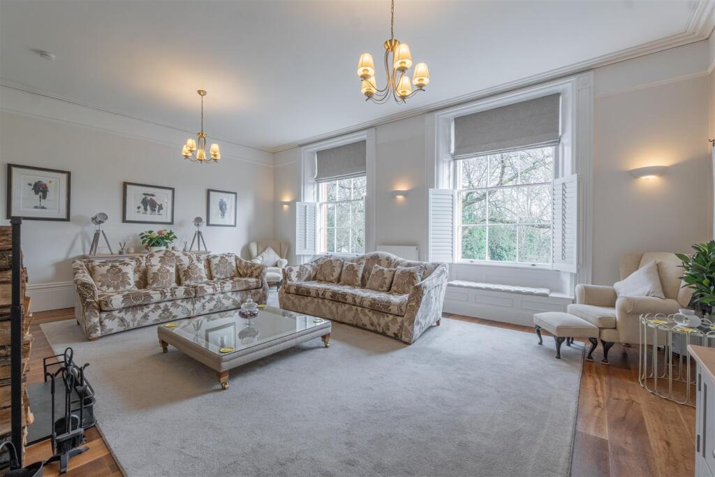 Broadfield House, Compton Drive, Kingswinford photo 3