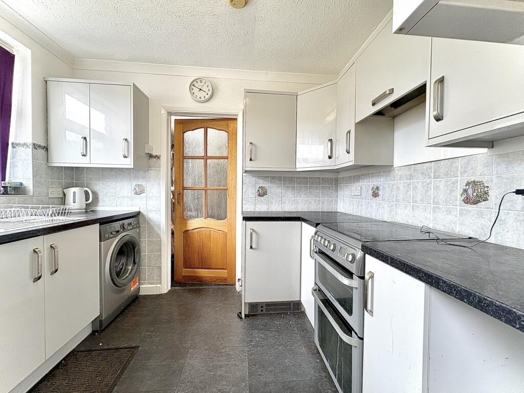 Greenfield Croft, Bilston, WV14 8XD photo 4