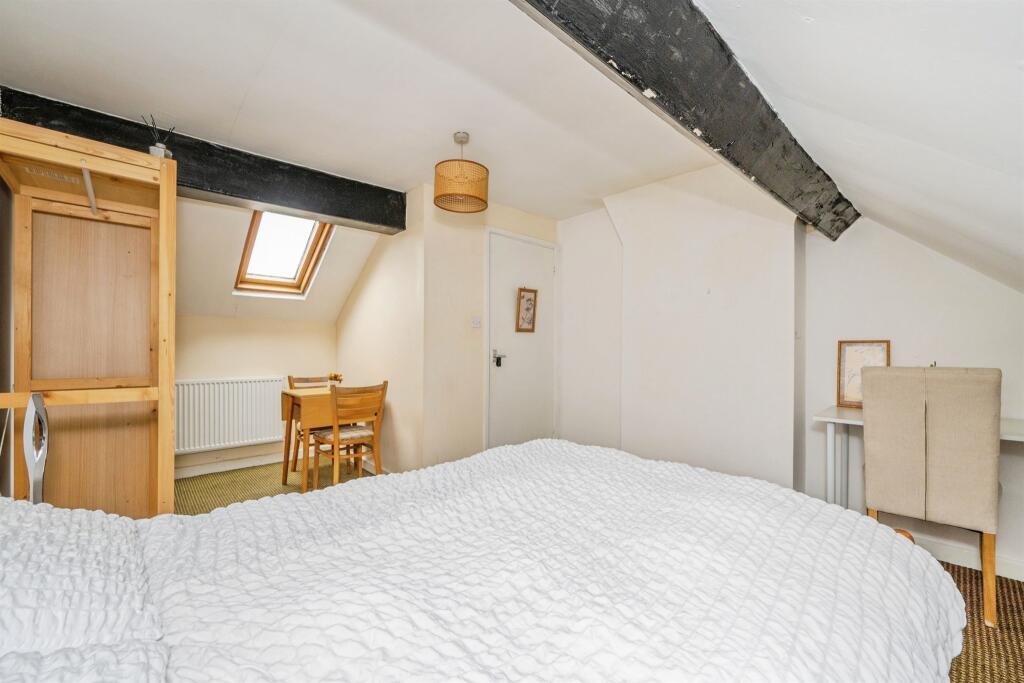 House in Stoke-on-Trent - More