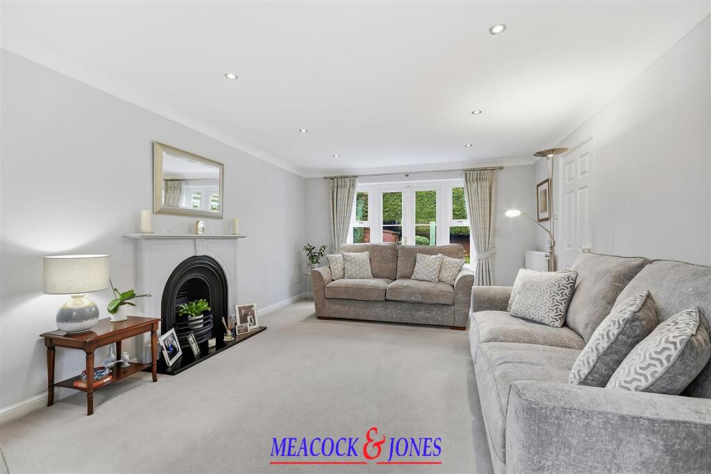 Bannister Drive, Hutton, Brentwood photo 4